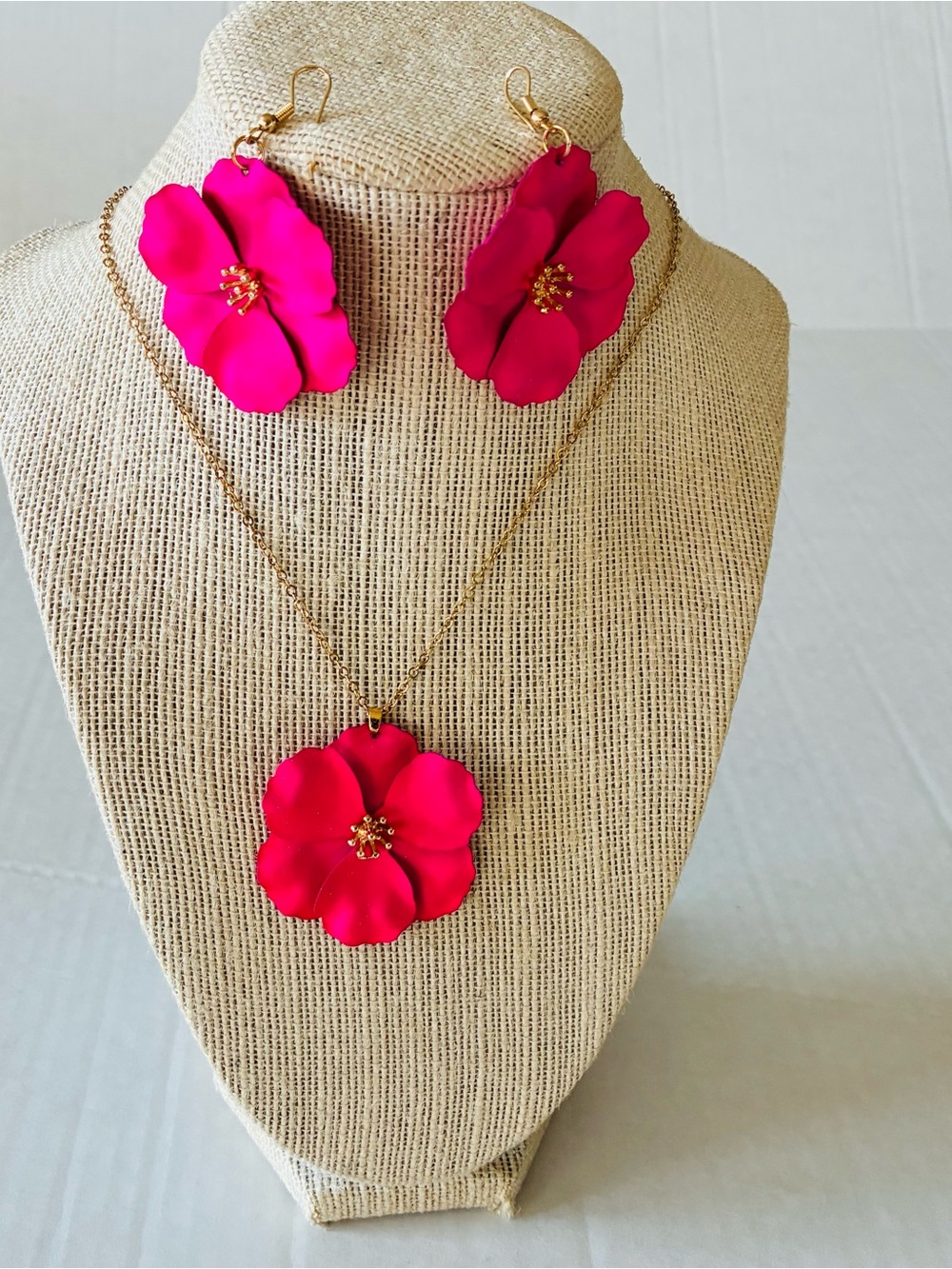 Gold-Accent Hot Pink Floral Necklace & Earring Set - Picture 1 of 2